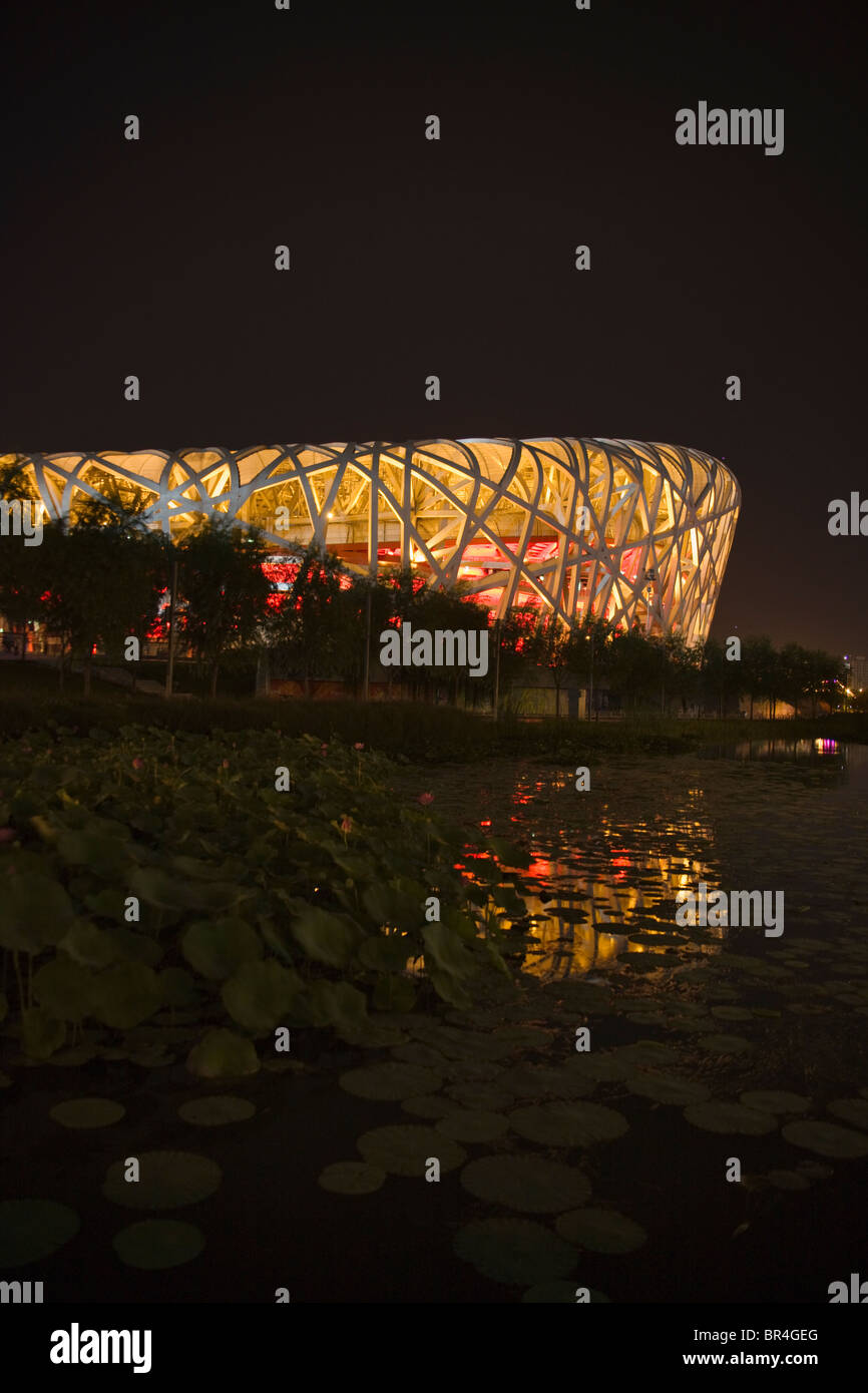 Nachtansicht des Olympiastadions (Vogelnest), Beijing, China Stockfoto