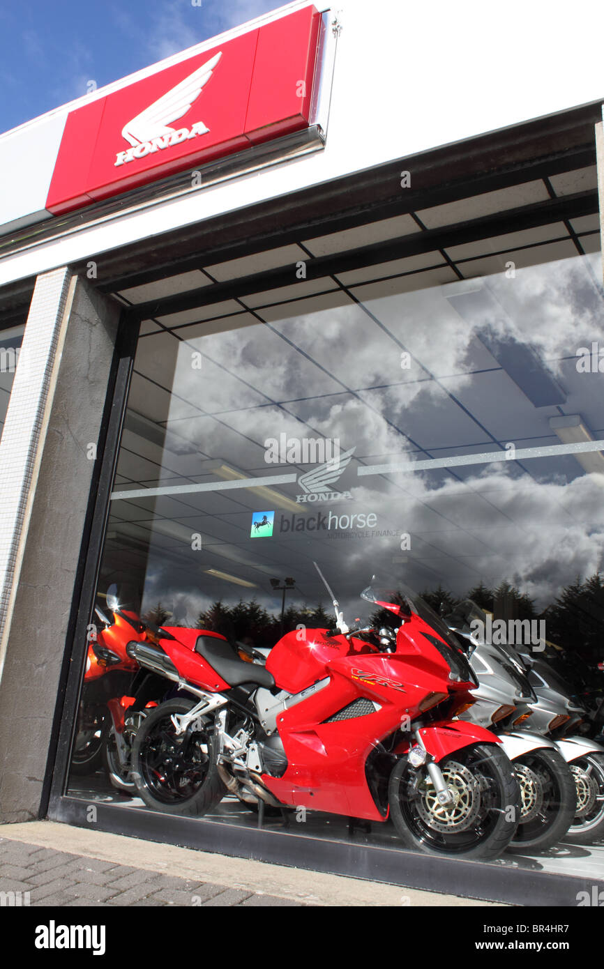 Honda Motorräder im Fenster eines Honda Motorrad Händler, Portadown, UK  Stockfotografie - Alamy