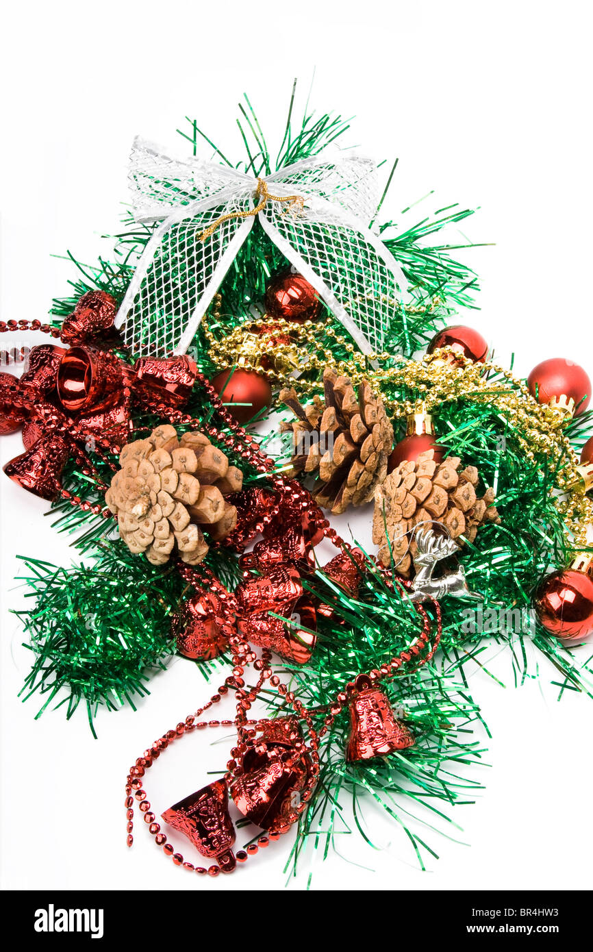 Christbaumschmuck auf weißem Hintergrund Stockfoto