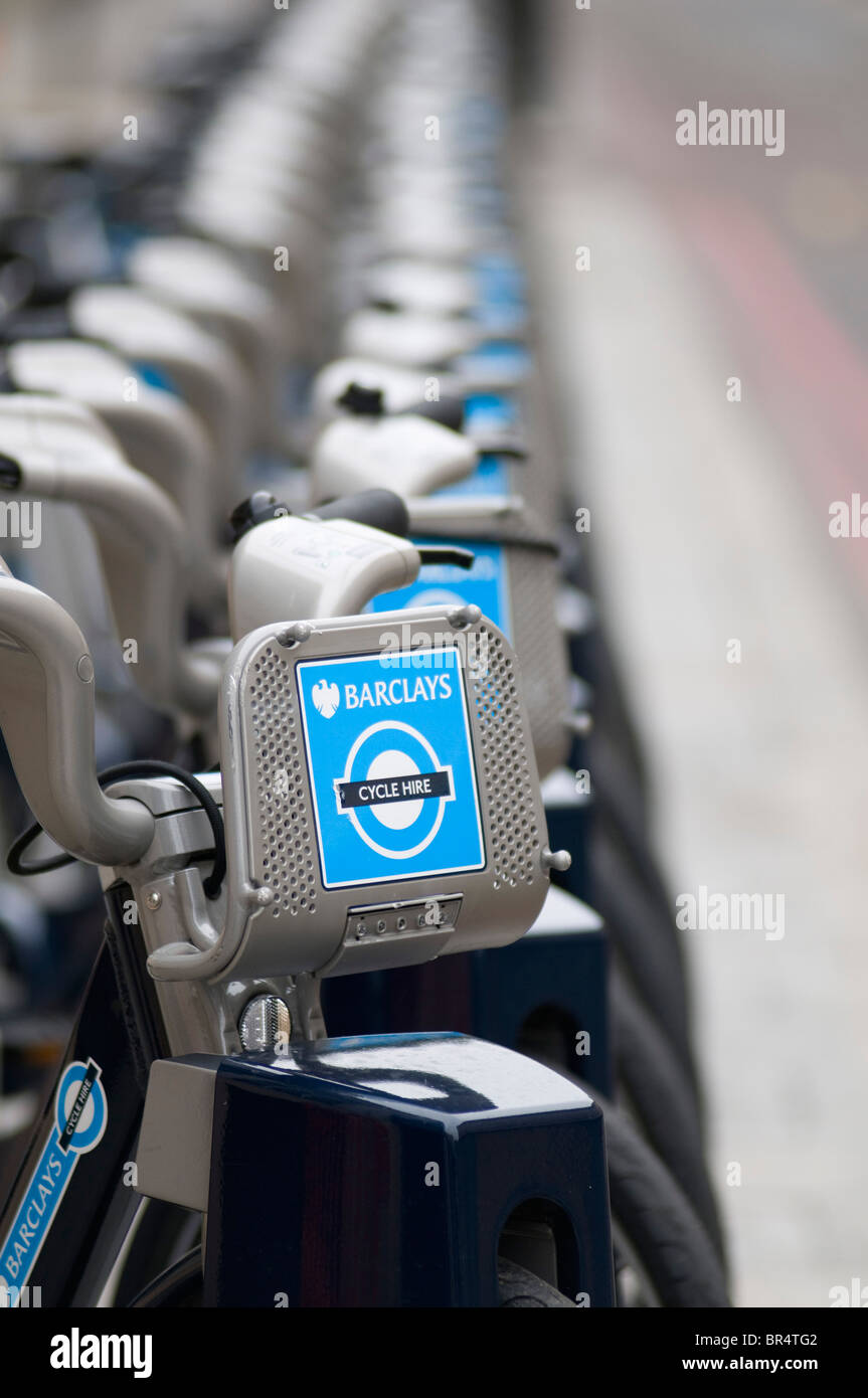 Reihe von Fahrrädern, Barclays TFL Cycle Hire Schema docking-Station, London, Vereinigtes Königreich Stockfoto