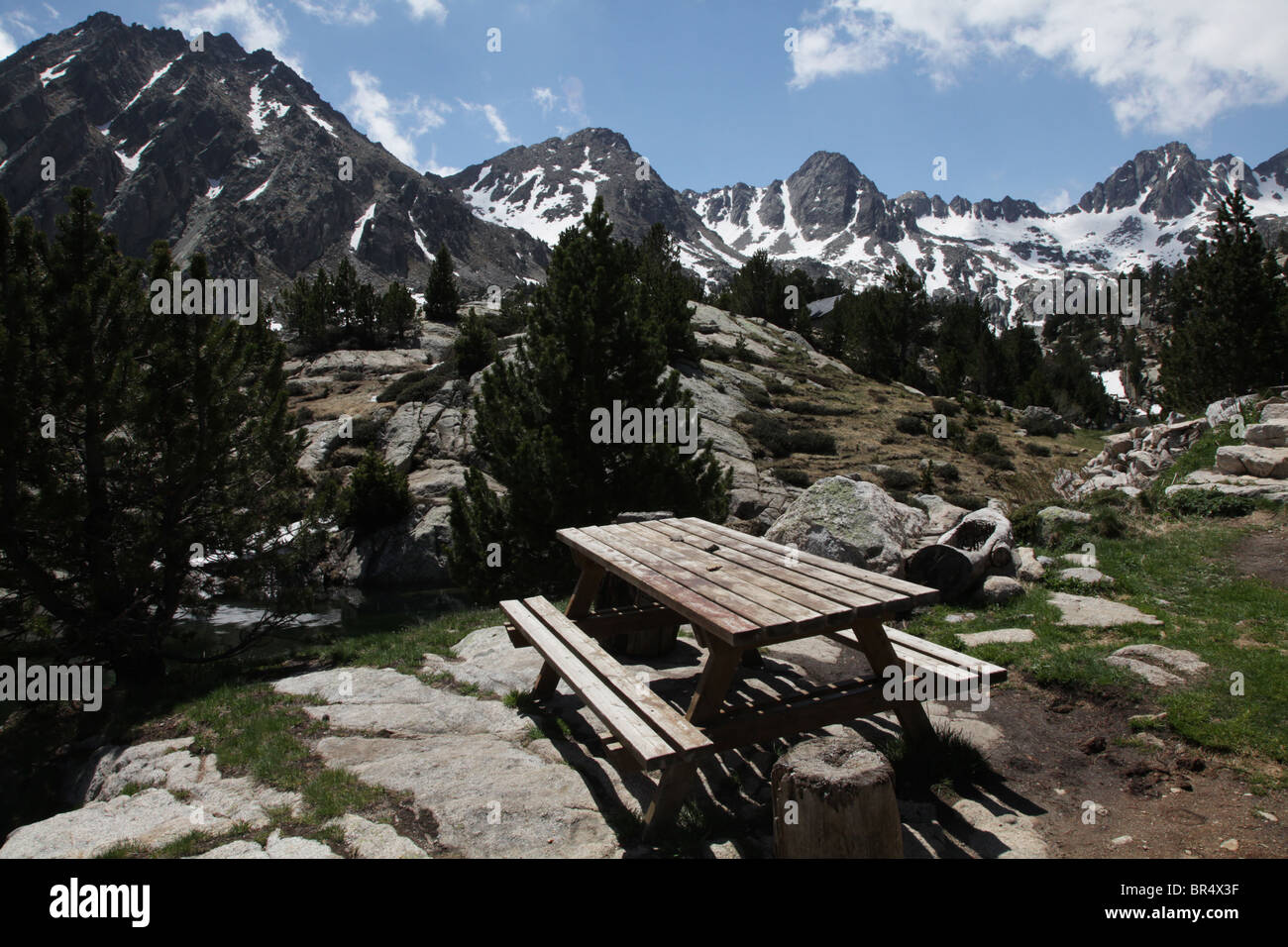 Reat Punkt 2318m Refugi JM Blanc Lodge am Estany Tort de Peguera in Sant Maurici Nationalpark Pyrenäen Spanien Stockfoto