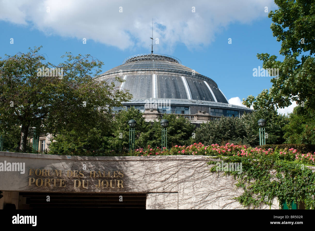 Forum des Halles, Porte du Jour und Bourse de Paris auch bekannt als das Palais Brongniart, Paris, Frankreich Stockfoto