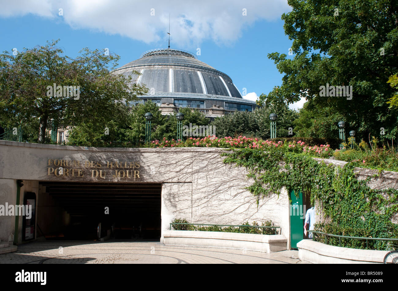 Forum des Halles, Porte du Jour und Bourse de Paris auch bekannt als das Palais Brongniart, Paris, Frankreich Stockfoto