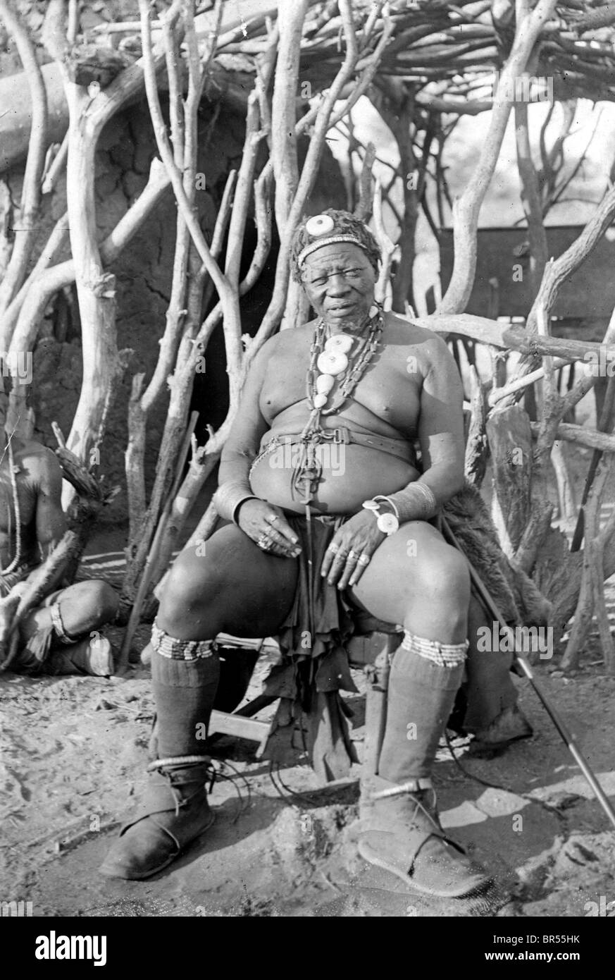 Historisches Foto, Häuptling sitzen, Südafrika, um 1911 Stockfoto