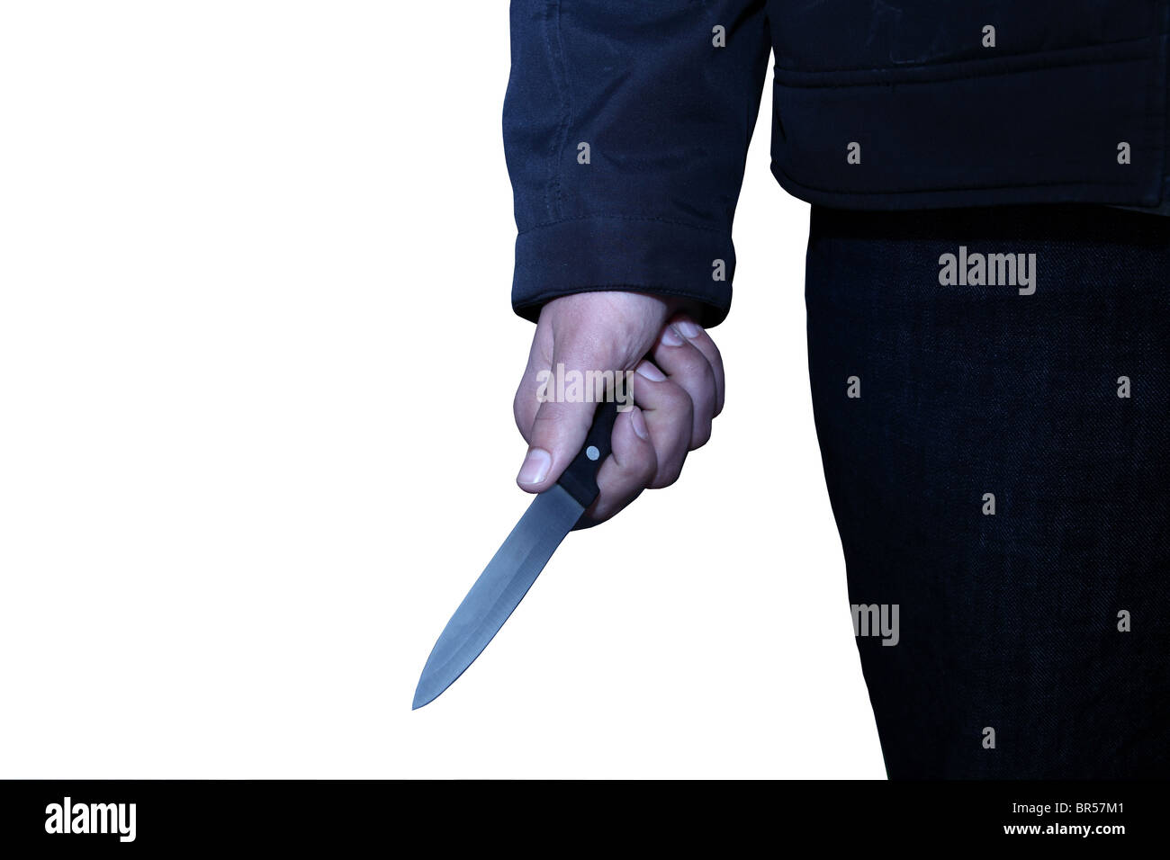 Hand von einem jungen Mann mit einem Messer ausgeschnitten auf weißem Hintergrund Stockfoto