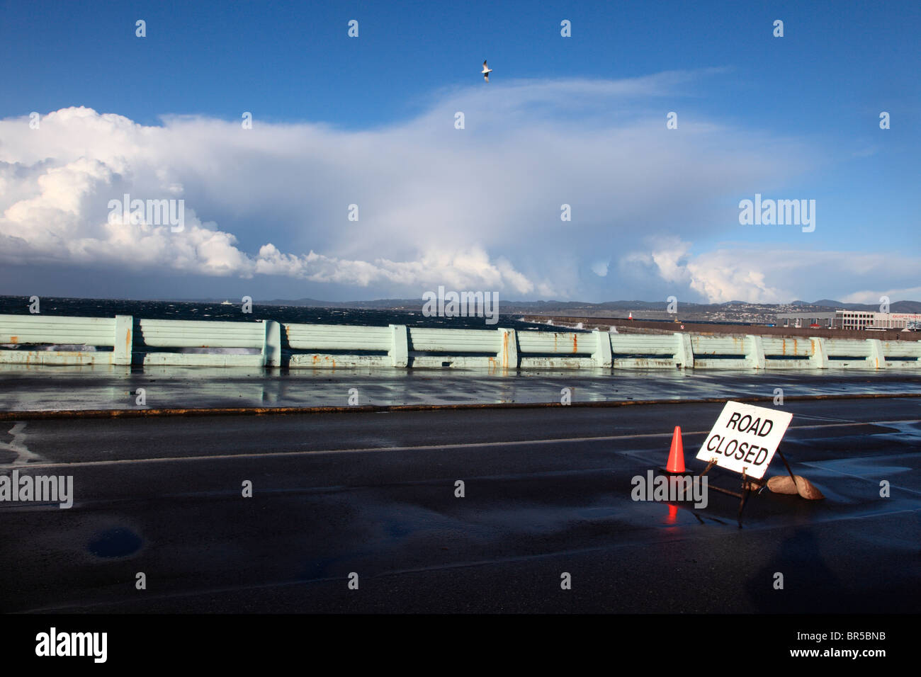 Straße vom Sturm geschlossen Stockfoto