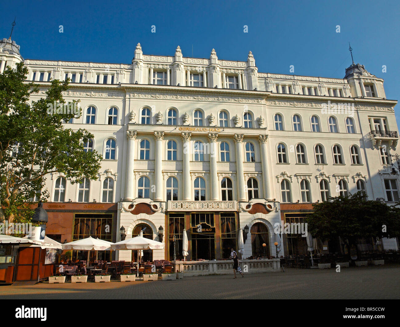 Gerbeaud House, Heimat von ein Hersteller der berühmten Konditorei und Café in Vörösmarty Platz auf Váci utca. Budapest, Ungarn Stockfoto