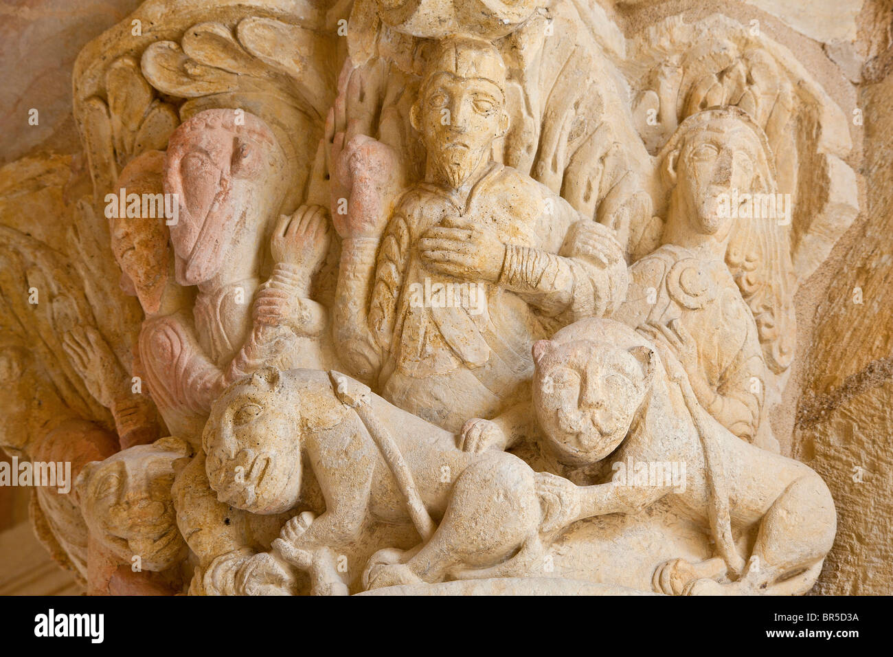 Europa, Frankreich, Loiret (45), Saint-Benoit-Sur-Loire, Abtei, Hauptstadt Skulptur der Säule Stockfoto