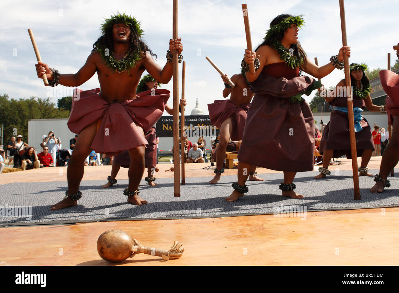 Mitglieder der Hawaiian Halau O Kekuhi Dance company führen Sie auf dem ersten Amerikaner-Festival auf der National Mall, Washington DC Stockfoto