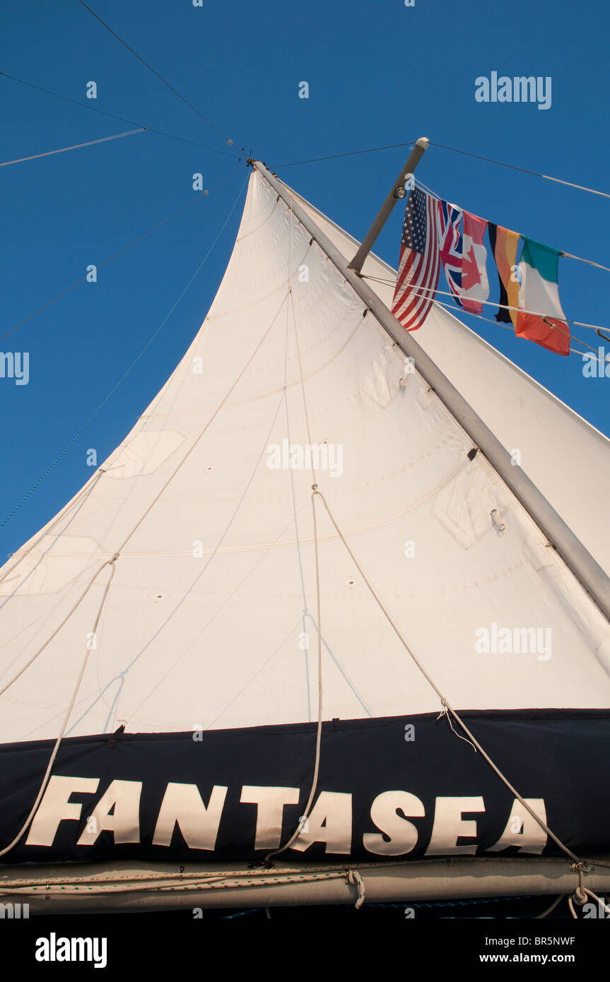 Sonnenuntergang segeln Yacht von St. Pete Beach in der Nähe von St.Petersburg Florida USA Stockfoto