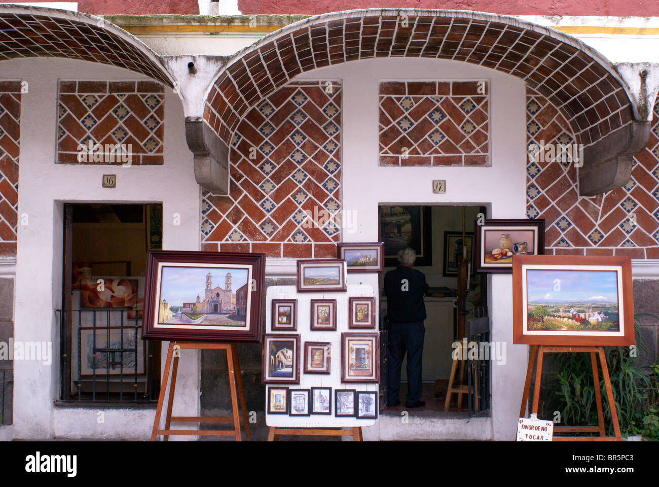 Studios und Gemälde von Künstlern zum Verkauf in der Nähe von Barrio del Artista oder Künstler Viertel in der Stadt Puebla, Mexiko Stockfoto