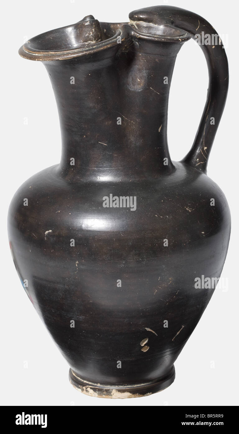 Eine griechische Oinochoe, 4. Jahrhundert v. Chr. Hellbraune Keramik, tonfarbene Unterseite, schwarzer Glanz. Bauchiger Körper, breite Schultern, langer Hals, markanter Ausguss in Form eines Kleeblatts mit doppelt profilierter, leicht abblättriger Lippe, kräftigem Griff. Höhe 28,5 cm. Intaktes Gefäß, einige Mängel, gut erhaltene, glänzende schwarze Farbbeschichtung. Herkunft: Dr. B. Sammlung, Frankfurt, seit 1981. Historische, historische, antike Welt, Antike, Antike, Objekt, Objekte, Stills, Schnitten, Ausschnitte, Ausschnitte, bildende Kunst, Kunst, Kunstobjekt, Kunstgegenstände, kunstvoll, Preciou, Stockfoto