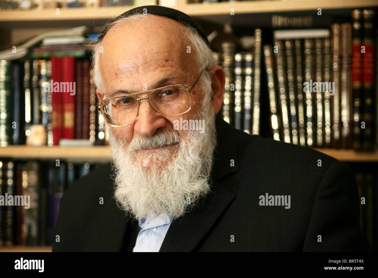 Rabbiner Eliyahu Avichail Autor vieler Bücher in Hebräisch, einschließlich seiner neuesten "Der Stämme Israels, die verlorenen und die verstreuten". Stockfoto