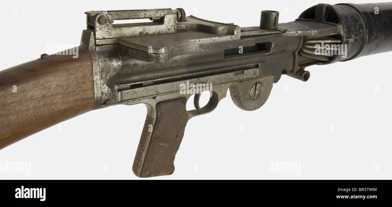 Ein englisches Lewis Light Maschinengewehr, Kaliber 303 British, Seriennummer sg7051. Wichtige Teile fehlen wie Bolzenteile und das Magazin, moderner Vorrat, ausgestattet. Historisch, historisch, 1910er, 20. Jahrhundert, Gewehr, Waffen, Schusswaffe, Feuerwaffen, Feuerwaffen, Waffen, Waffen, Waffen, Waffen, Arm, Kampfgerät, Objekt, Objekte, Stills, Clipping, Clippings, herausschneiden, herausschneiden, herausschneiden, Militär, Militaria, Stück Ausrüstung, Ausrüstung Stockfoto