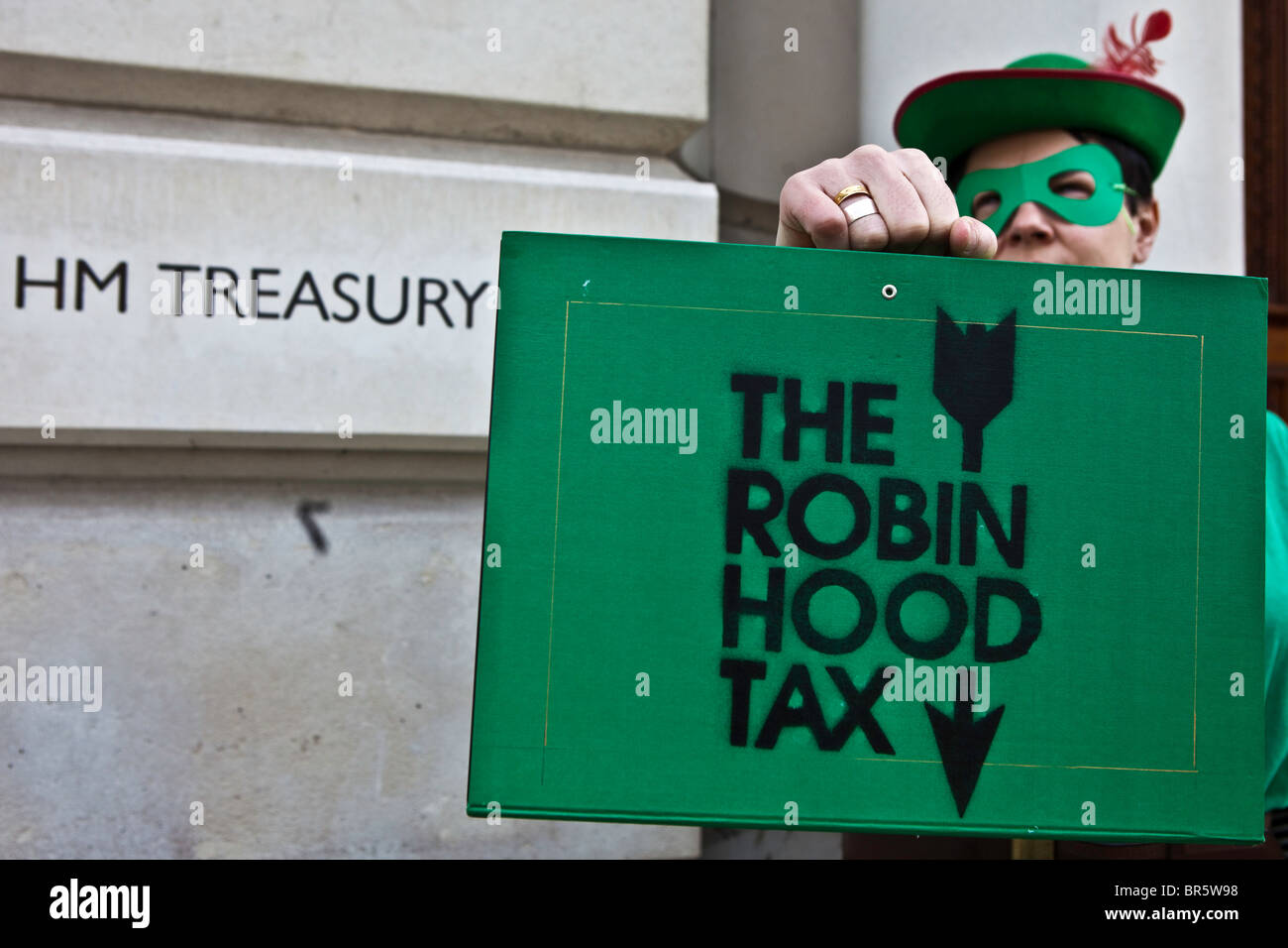 Robin-Hood-Steuer-Kampagne, marschierten die grün gekleidete Robin Hoods Parlament. Stockfoto