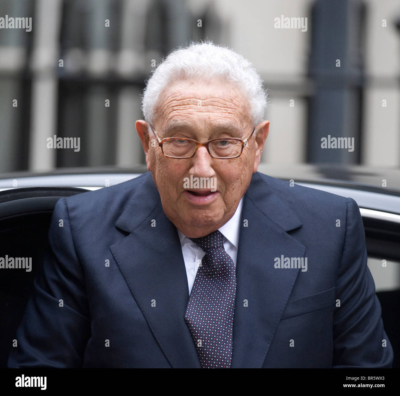 Henry Kissinger kommt 11 Downing Street Residenz der Kanzler des Finanzministeriums für ein Treffen Stockfoto