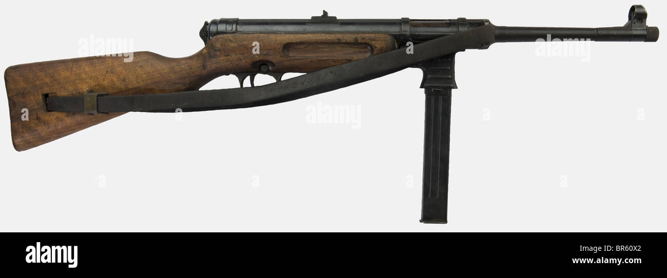 Ein deutsches Untermaschinengewehr MP 41, Kaliber 9 x 19, Seriennummer 13861, auf dem Empfänger aufgestempelte Marke des Herstellers (C.G. Haenel Schmeisser Patent). Holzbestand, originaler Bläuling, mit Lederschlinge. Meist während des zweiten Weltkriegs von Polizeikräften verwendet: Historisch, historisch, 1930er, 1930er, 1930er, 20. Jahrhundert, Schusswaffe, Feuerwaffe, Pistole, Feuerwaffen, Schusswaffen, Waffen, Waffen, Waffen, Waffen, Objekt, Objekte, Stills, Clipping, Clippings, Cut Out, Cut-out, Cut-outs, Stockfoto