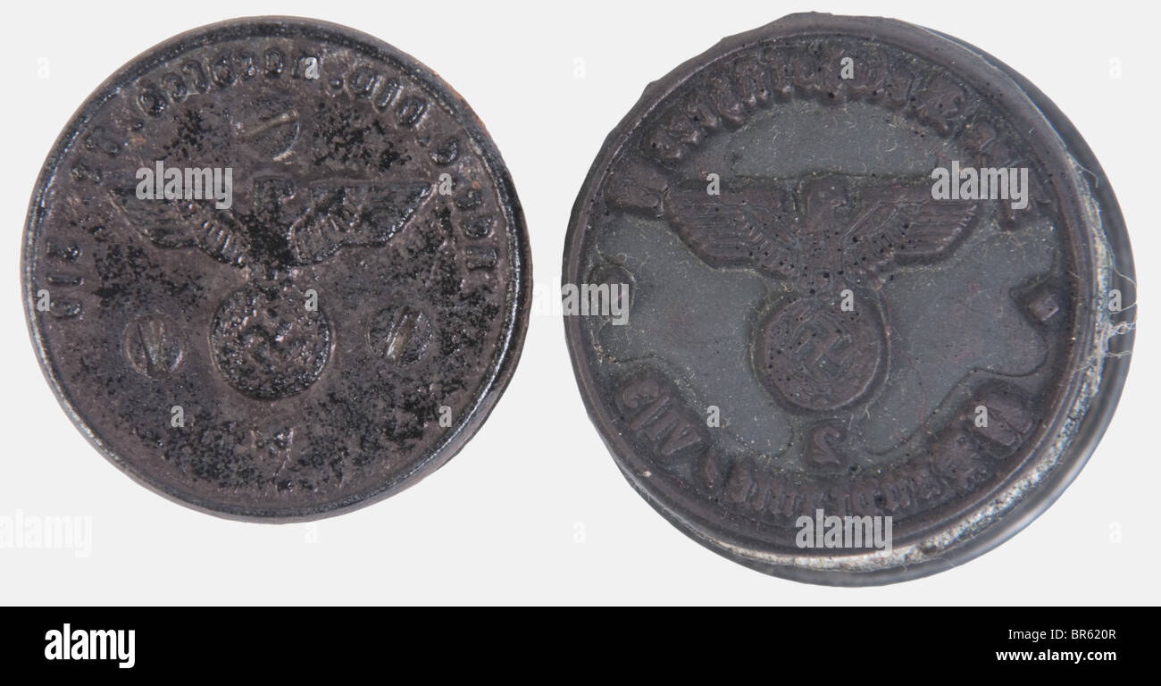 Schutzstaffel, Tampon encreur de la SS, der Reichführer - SS-Hauptamt IV/1. Joint un autre tampon encreur (caractères illisibles) et plusieurs feuilles tapées à la Machine, Stockfoto