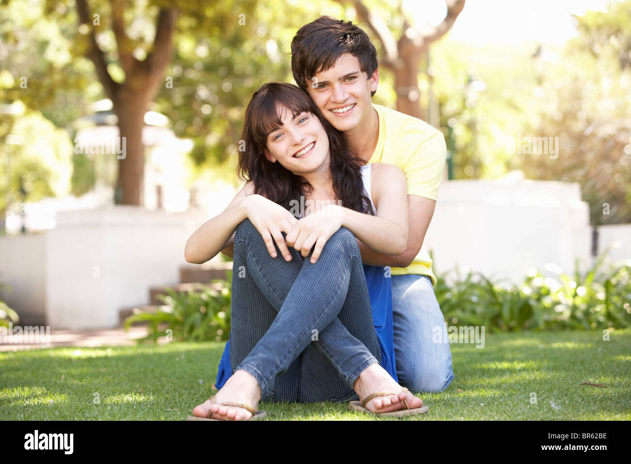 молодая пара. счастливые пары подростки. Romance teenagers. фотосессия влюбленных. Romance teenagers.