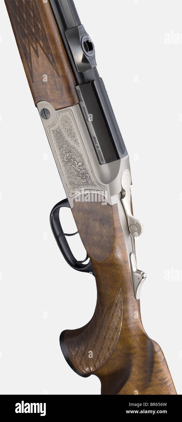Ein zweibartiger "Berg- und Talstutzen" (Berg- und Talkarbine) Blaser Mod. B 750/88 mit Schmidt & Bender Scope, 7 x 65R/.222 cal. REM., nein 5/44354. Spiegelähnliche Bohrungen, Fasslängen 60 cm. Beweiszeichen 1994. Fester Anblick. Doppelbolzenverriegelung. Auswerfer. Kokkende Rutsche. Doppelter Trigger. Makelloser ursprünglicher Bluing. Nitratrahmen mit reicher Ziergravur. Feinkörniger Walnussschwund mit Wange, Pistolengriff und schottischem Kontrollring. Oben aufklappbare Halterung: Schmidt & Bender Scope 3 x 12-fach mit beschichteter Linse, Retikel 1, Okularschutz. Neuer Gesamtzustand, Stockfoto