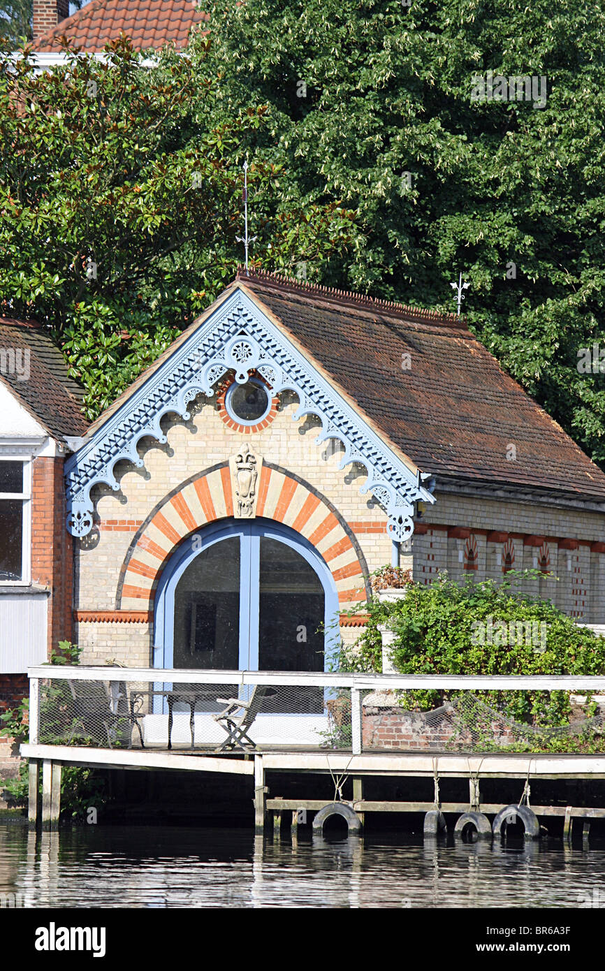 Winzige Bootshaus in Teddington, London SW. Stockfoto