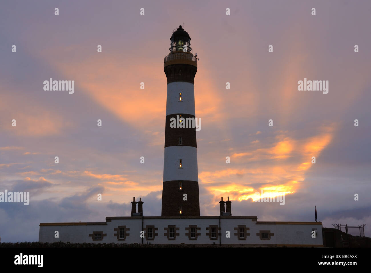 Sonnenaufgang am Leuchtturm North Ronaldsay, Orkney, Schottland Stockfoto