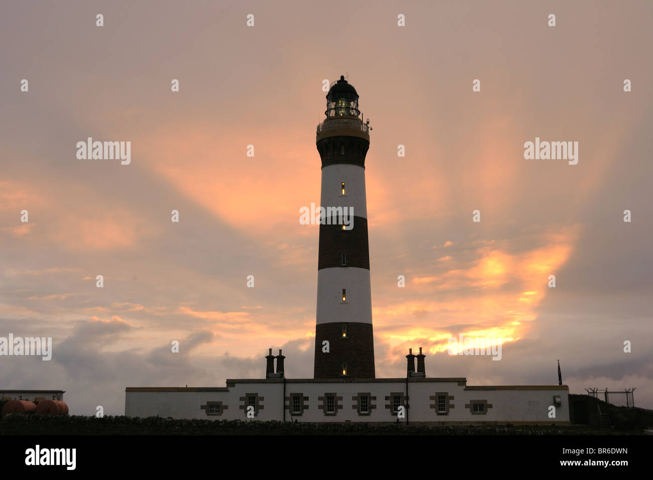 Sonnenaufgang am Leuchtturm North Ronaldsay, Orkney, Schottland Stockfoto