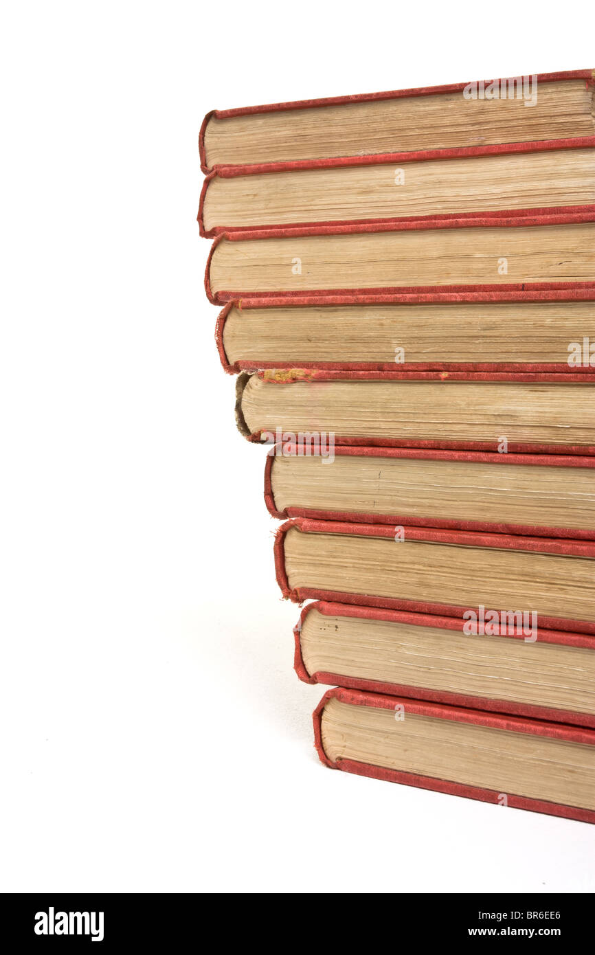 Stapel alter Bücher isoliert auf weißem Hintergrund. Stockfoto