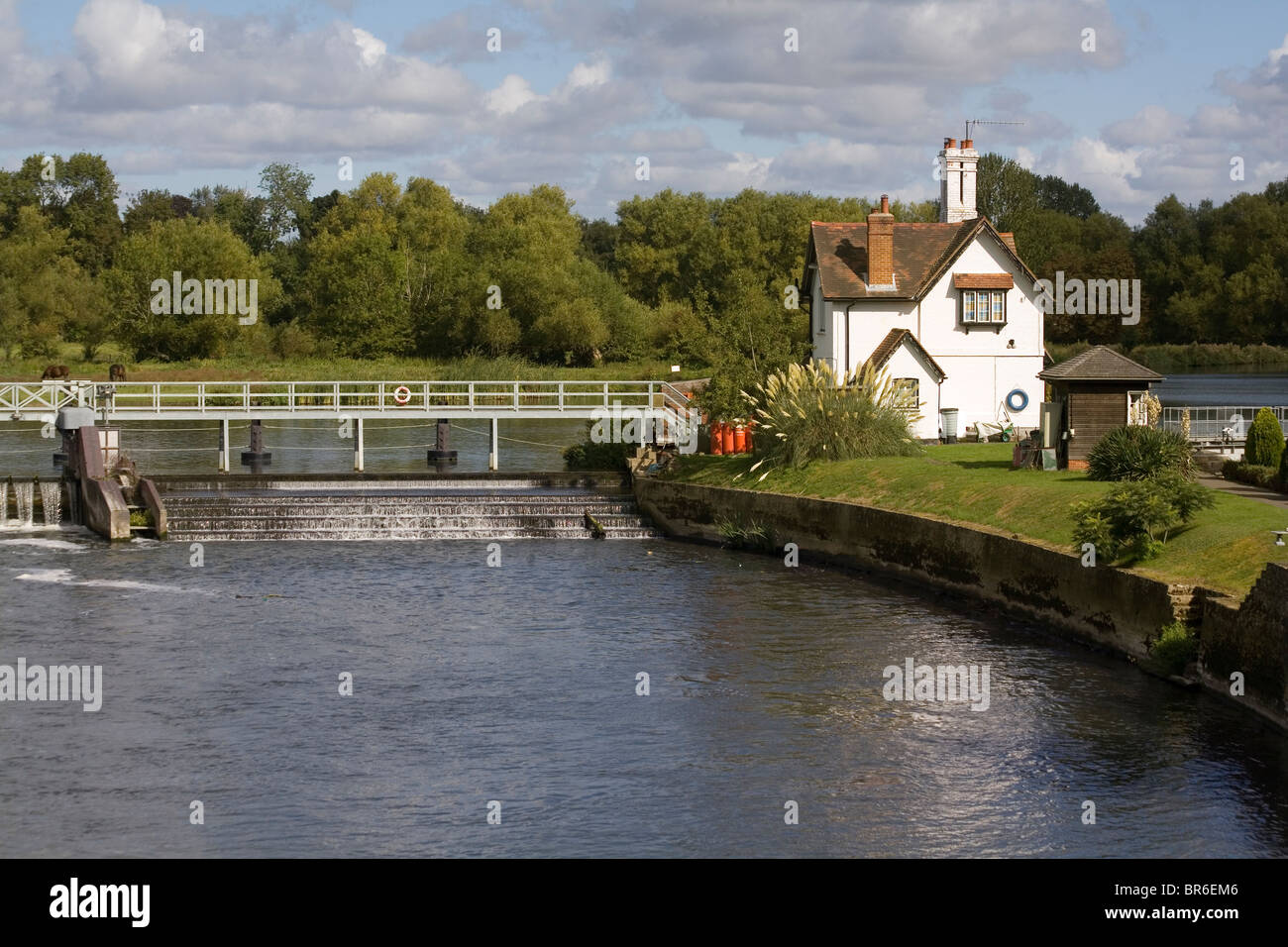 England Oxfordshire Goring Themse & Weir Stockfoto