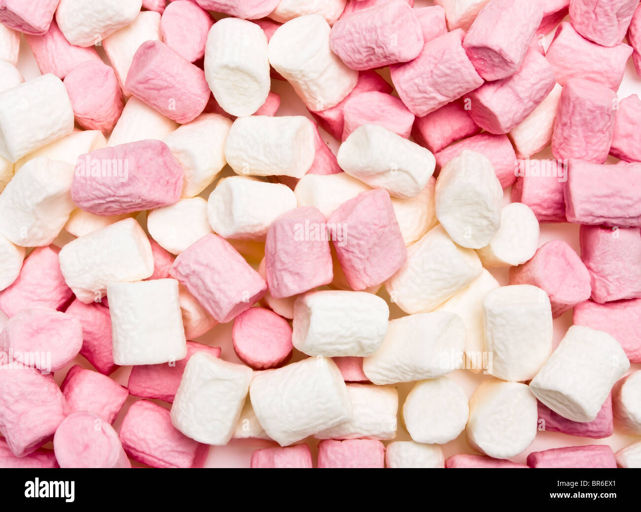 Hintergrund oder die Textur von rosa und weiße weiche kleine Marshmallows. Stockfoto