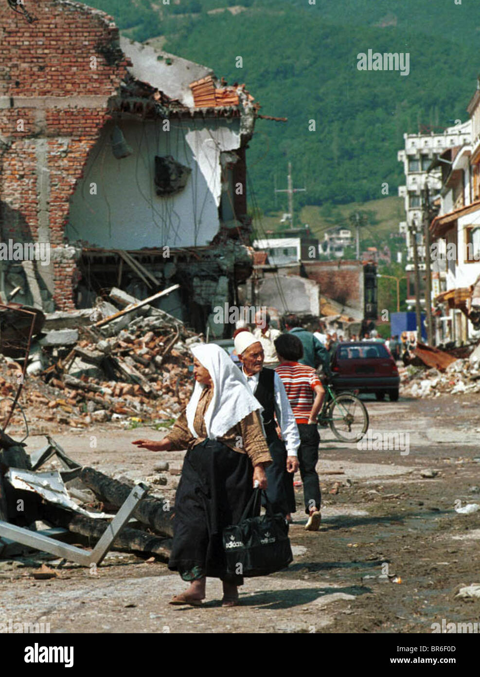 Kosovo stadt zerstörung in pec -Fotos und -Bildmaterial in hoher Auflösung  – Alamy