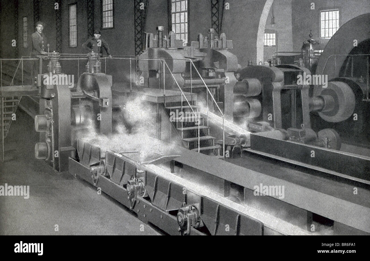 Diese frühen 1900er Jahre Foto zeigt im Inland Steel Company Arbeiter mit Blatt Bar Mühle. Stockfoto