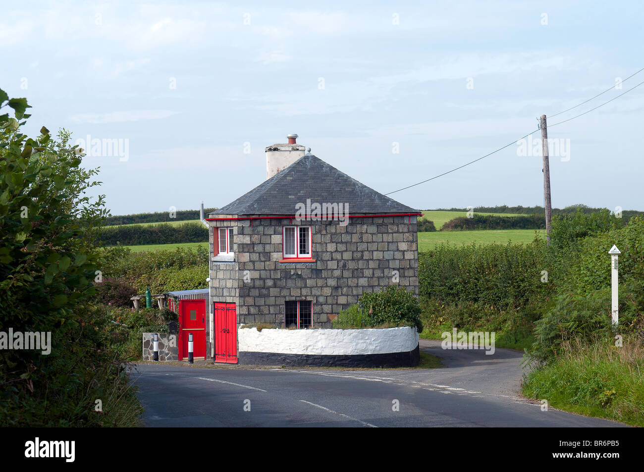 Das Runde Haus auf der Chillaton zur Tavistock Road im Westen Devon.One ca. 100 Überlebende Maut Häuser in Devon. Schiefer aufgehängt Stockfoto