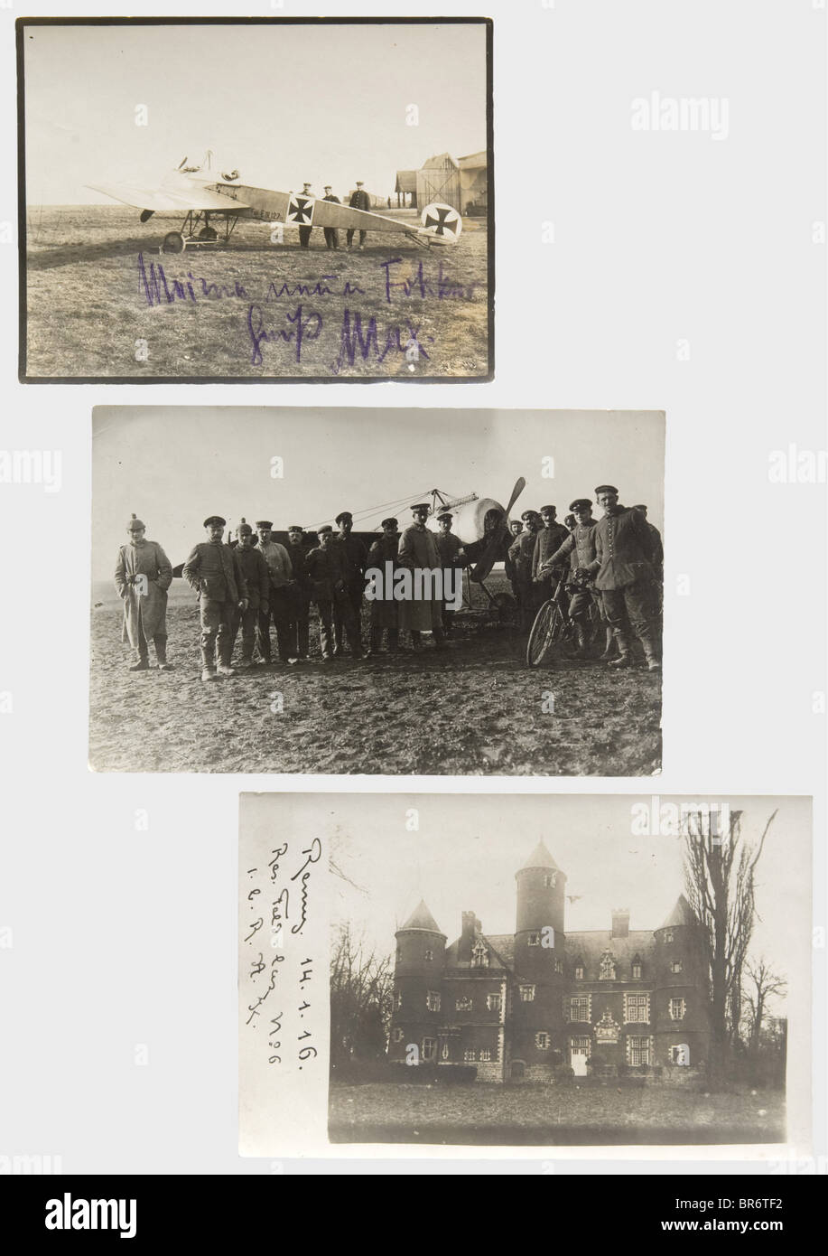 First Leutnant Max Immelmann (1890 - 1916) - ein signiertes Foto, von seinem Fokker E IV 127/15 und zwei Bildpostkarten mit Immelmanns Autogrammen. Der Fokker mit Doppel-MG auf einem Feld vor einem Hangar mit Immelmann im Cockpit (8,8 x 11,4 cm). Am unteren Rand mit violettem, unauslöschbarem Bleistift die Note "Mein neuer Fokker - am besten, Max". Postkarte mit deutschen Soldaten vor Immelmanns Fokker E/oder III, hinten in Tinte die Bemerkung "Zwischenstopp am 14. Januar 16 wegen Treibstoffmangels. (Im Feldkrankenhaus, wo ich Mittagessen hatte, wurde ein Dessert serviert, genannt, Stockfoto