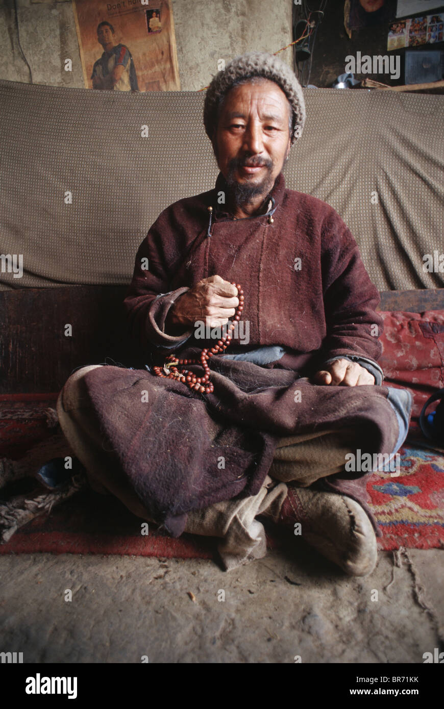 Porträt von Zanskar Mann mit Rosenkranz. Stockfoto