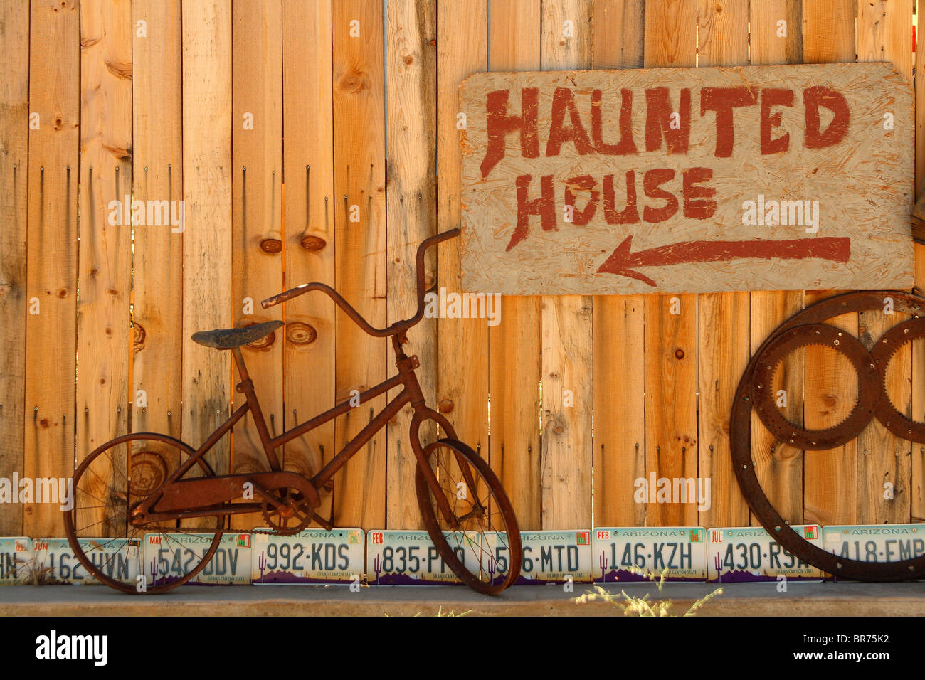 "Haunted House" und Fahrräder Stockfoto