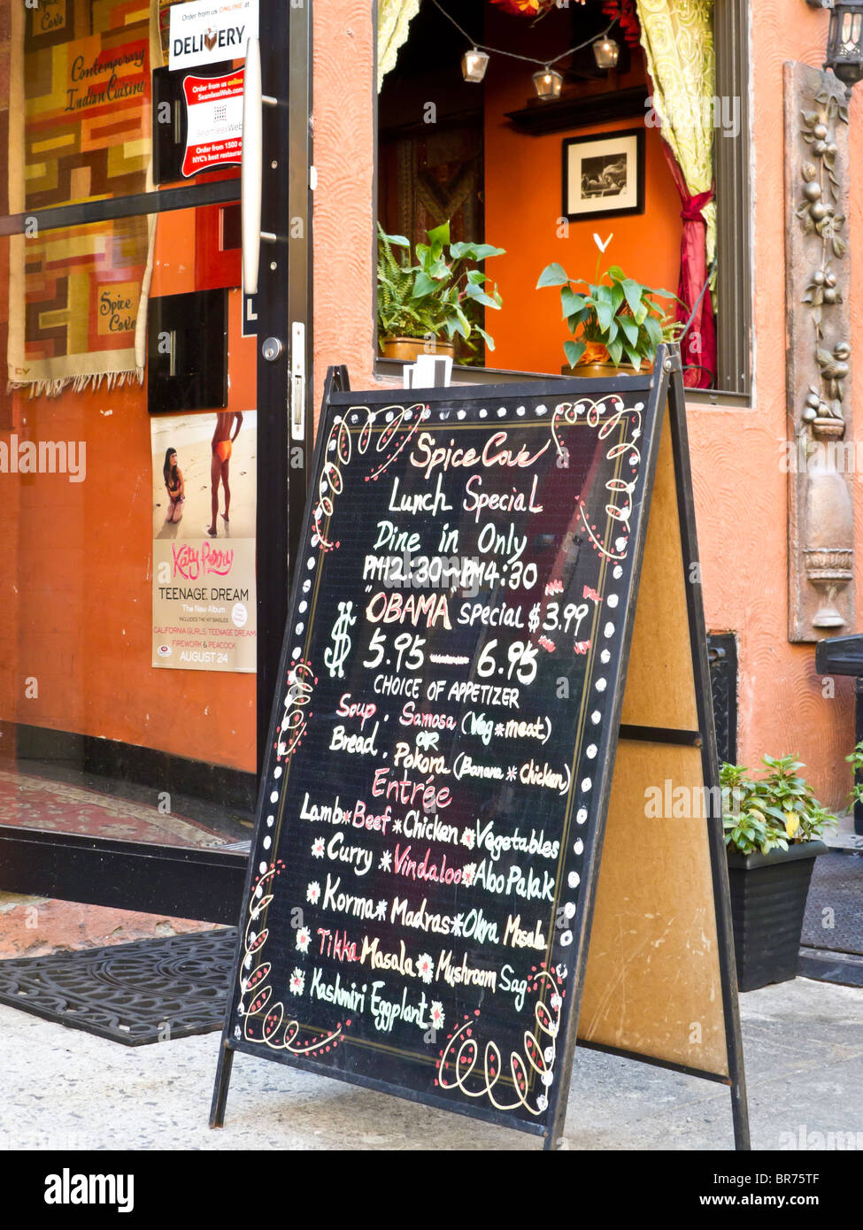 Indisches Restaurant Menü handgeschriebenes Schwarzes Brett, 6th Street, NYC Stockfoto