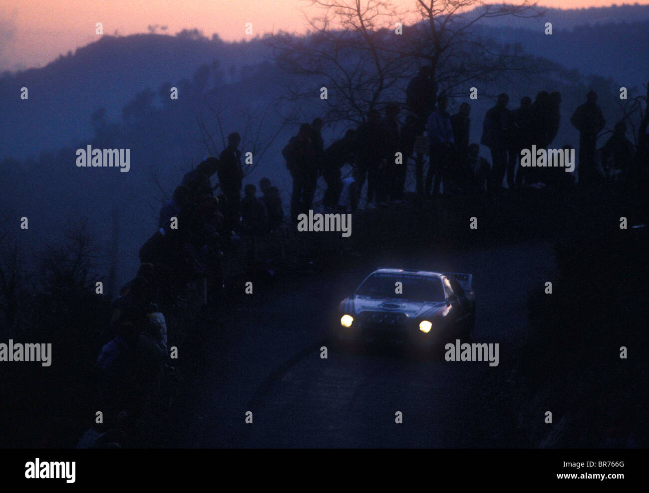 Funktioniert Lancia 037 auf eine Nachtetappe von 1985 Rallye Monte Carlo Stockfoto