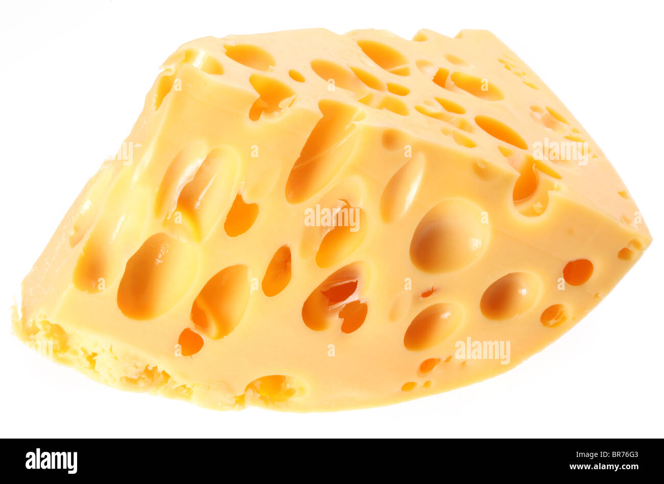 Stück Schweizer Käse auf einem weißen Hintergrund. Stockfoto