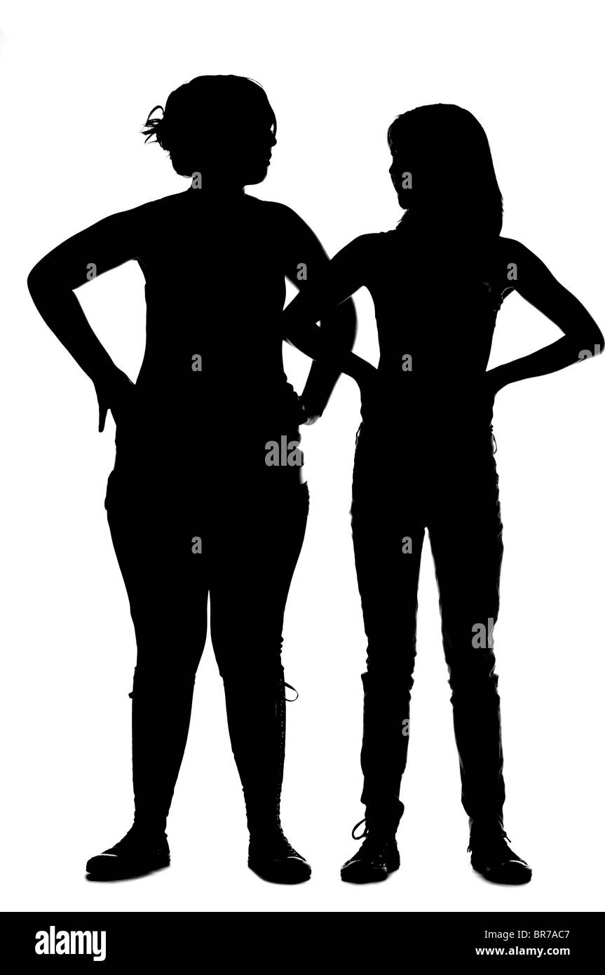 zwei Gitl Freunde auf weißem Hintergrund mit ipod Stockfoto