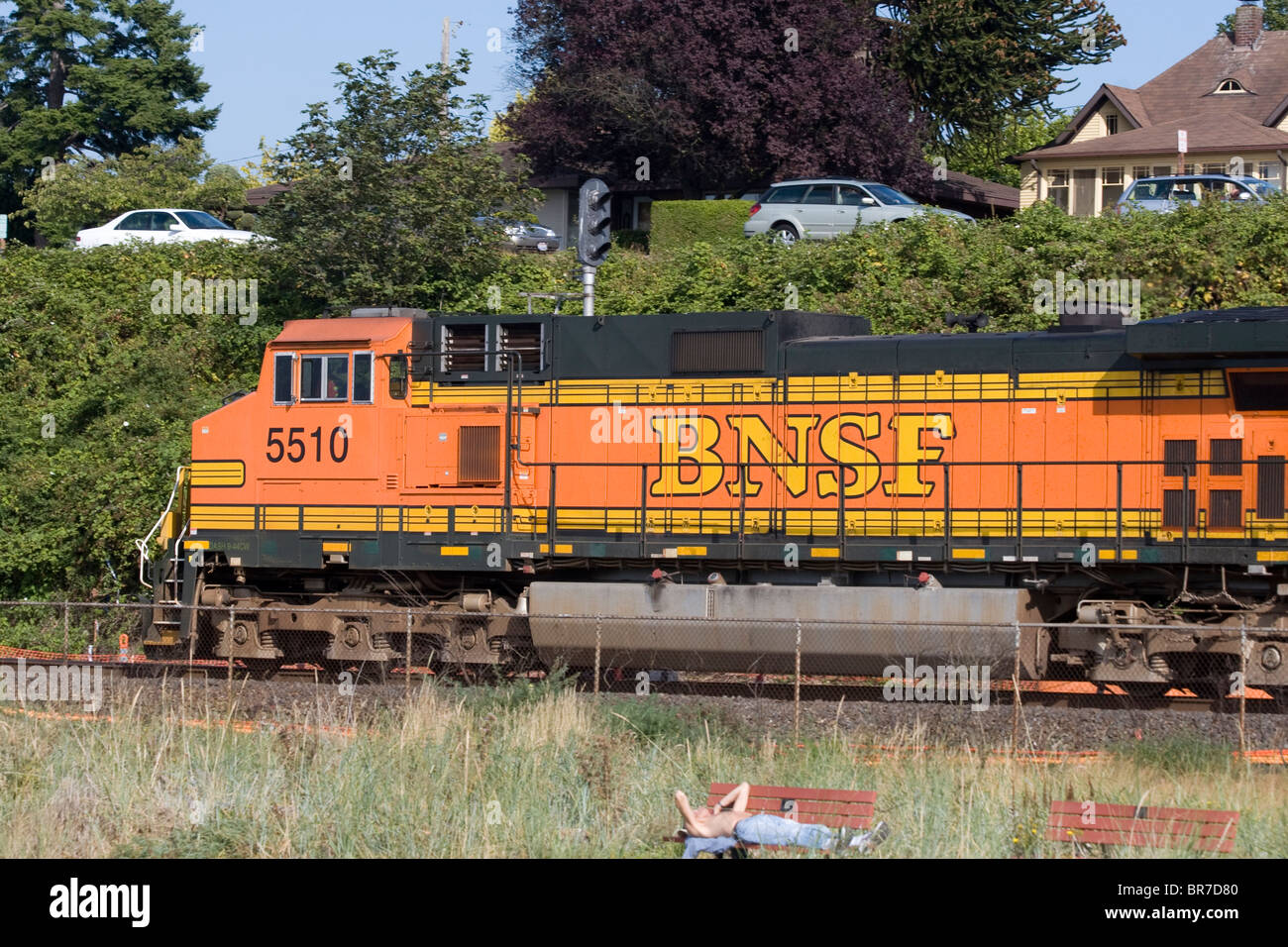 Burlington Northern Santa Fe BNSF Diesellok führt Güterzug in Edmonds, Washington State, USA Stockfoto