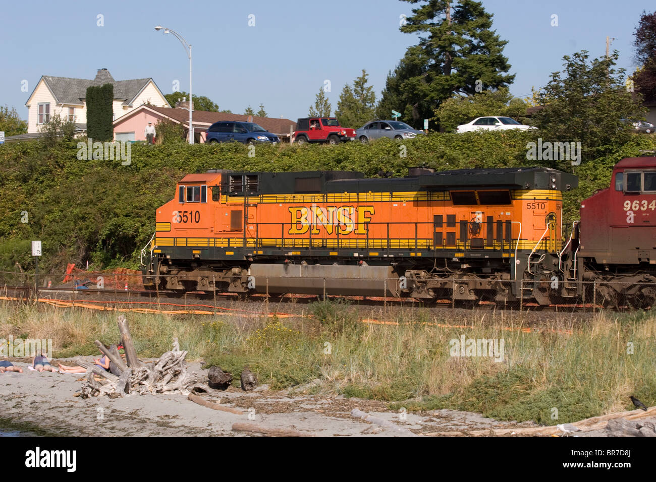 Burlington Northern Santa Fe BNSF Diesellok führt Güterzug in Edmonds, Washington State, USA Stockfoto
