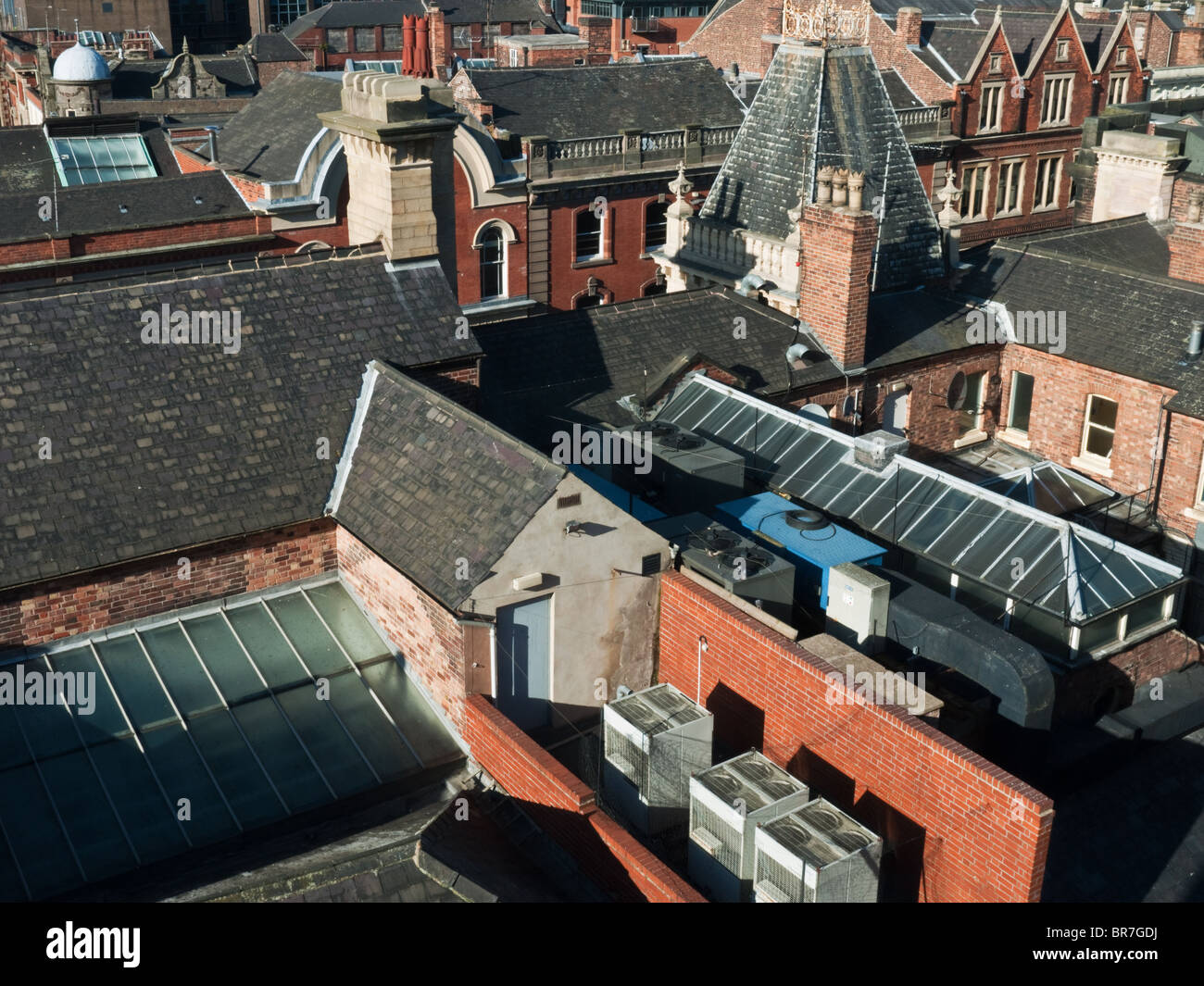 Ein Blick über die Dächer von Nottingham Stadtzentrum, entnommen aus der fünften Etage des Ibis-Hotels. Stockfoto