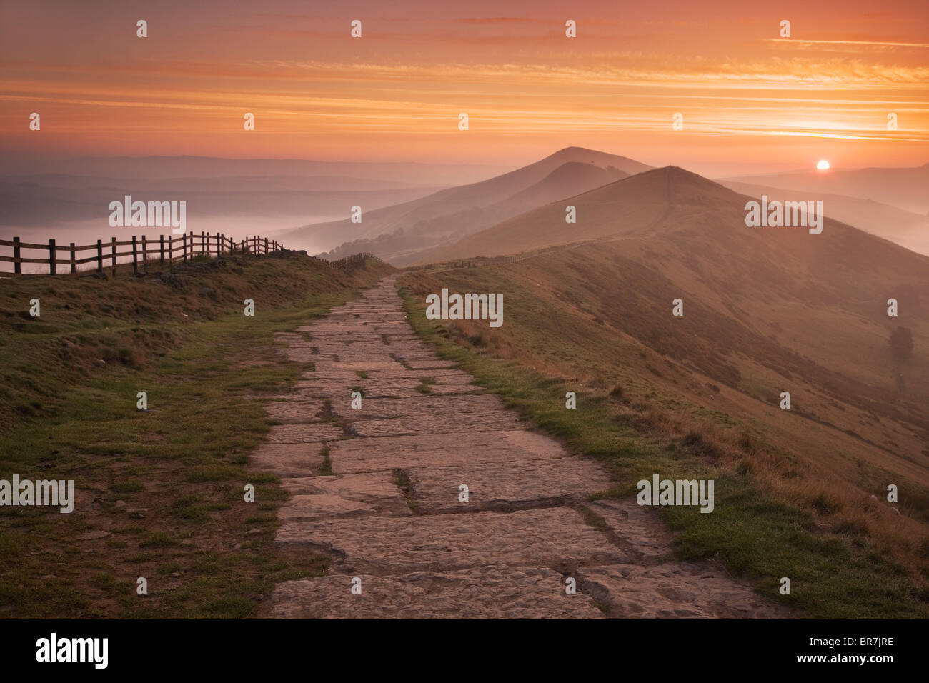 Losehill Hecht und wieder Tor von Mam Tor bei Sonnenaufgang, Castleton, Peak District Derbyshire UK Stockfoto