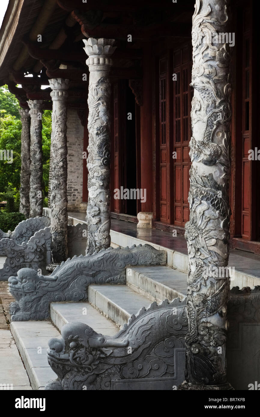 Vietnam, Hue, die Zitadelle, Imperial Gehäuse, Thai Hoa Palast, geschnitzten Stein Kolonnade Stockfoto