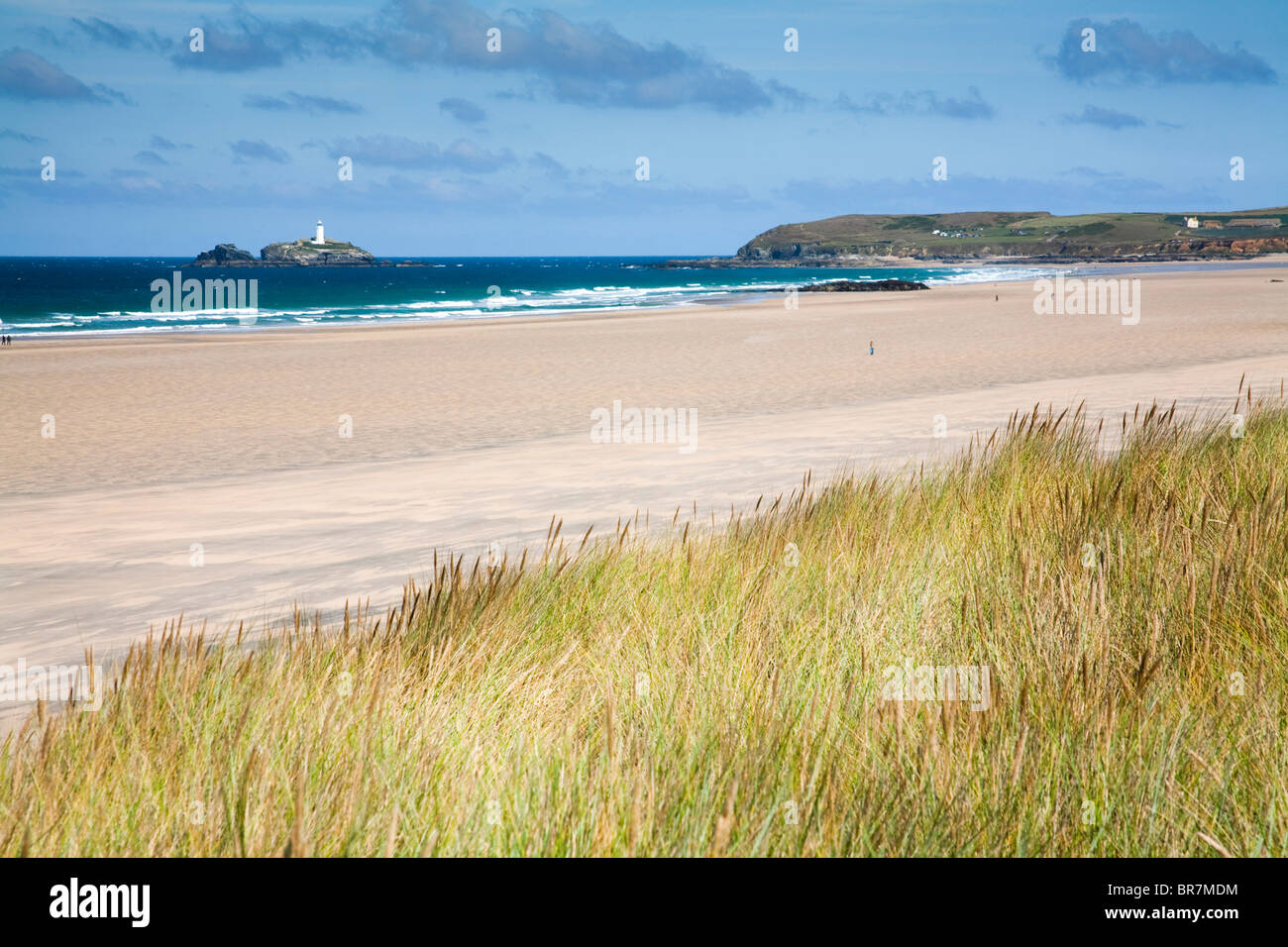 Gwithian Strand; Godrevy Insel mit Leuchtturm; Cornwall Stockfoto