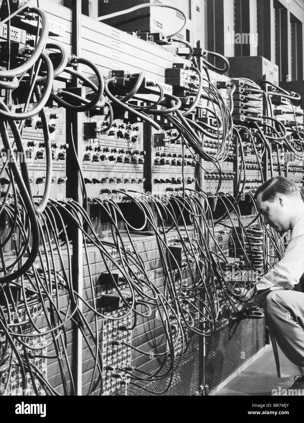 ENIAC COMPUTER Glen Beck im Jahr 1946 der US Army Ballistic Research Laboratory in Maryland auf dem Computer arbeiten. US Armee-Foto Stockfoto
