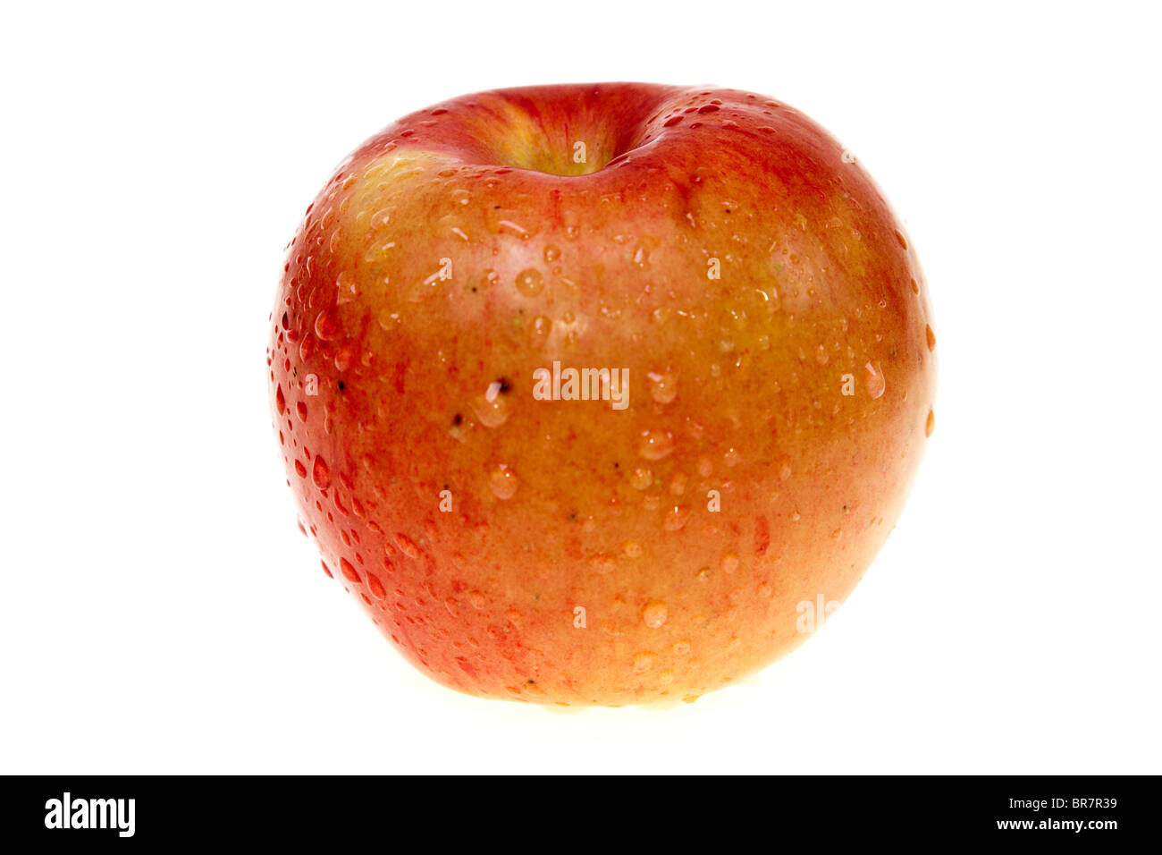 Nassen Apfel isoliert auf weißem Hintergrund. Stockfoto
