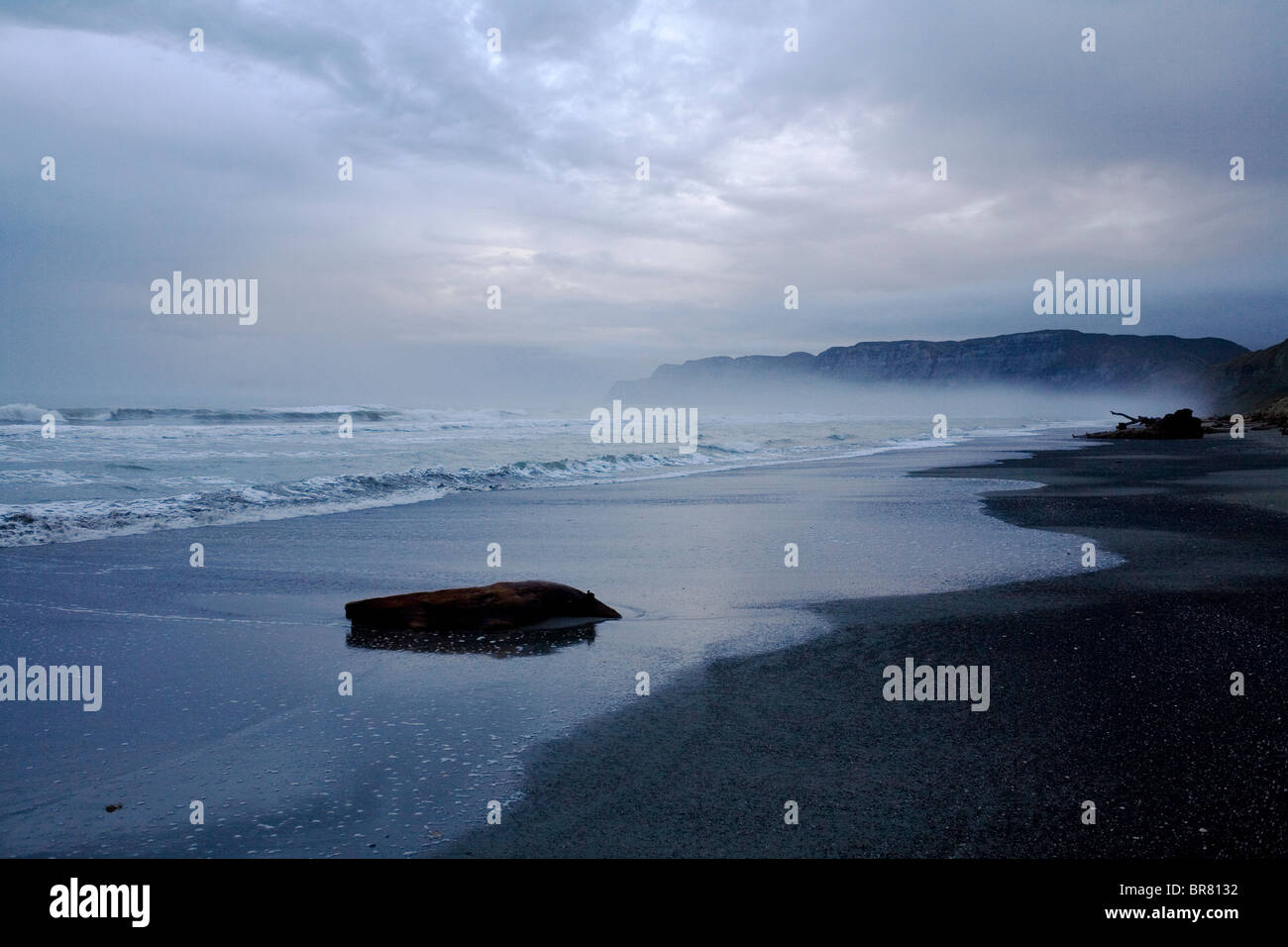 Eine isolierte Strand an der Mündung des Flusses Waikari in der Hawkes Bay-Region an der Ostküste Neuseelands Nordinsel. Stockfoto