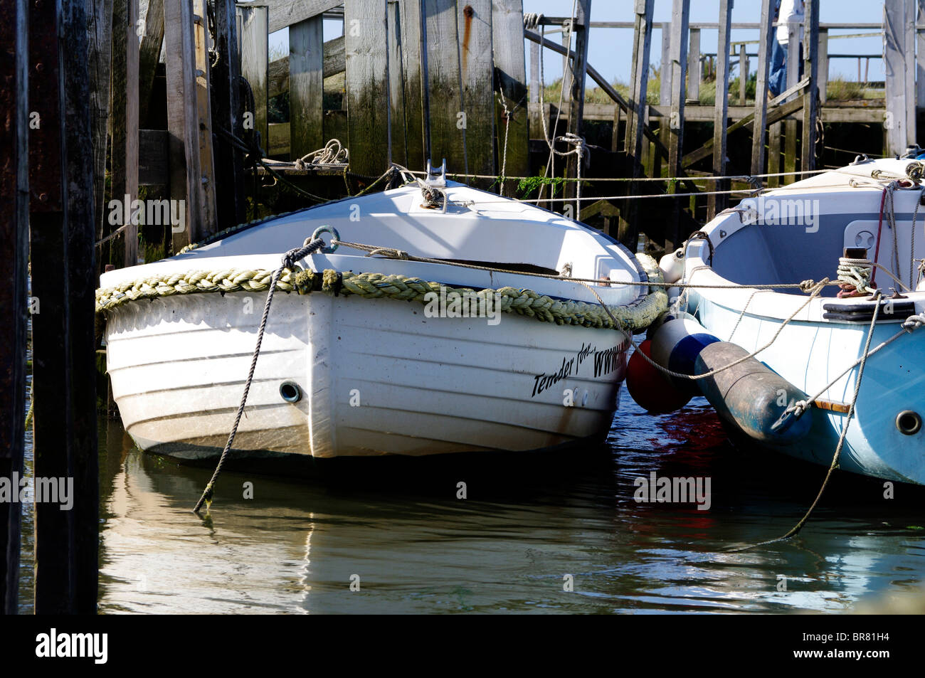 Festgemachten Boote im Dorf Blakeney, Norfolk Stockfoto